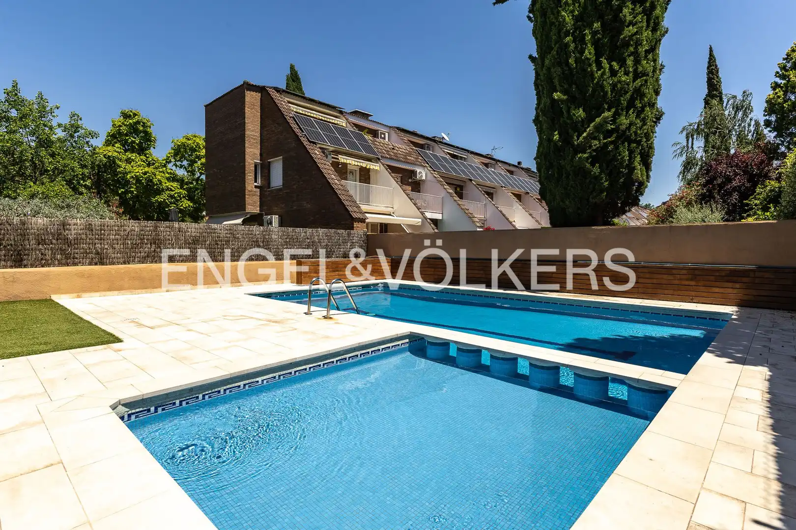 Piscina de Casa o xalet en venda en Sant Cugat del Vallès amb Aire condicionat, Calefacció i Jardí privat