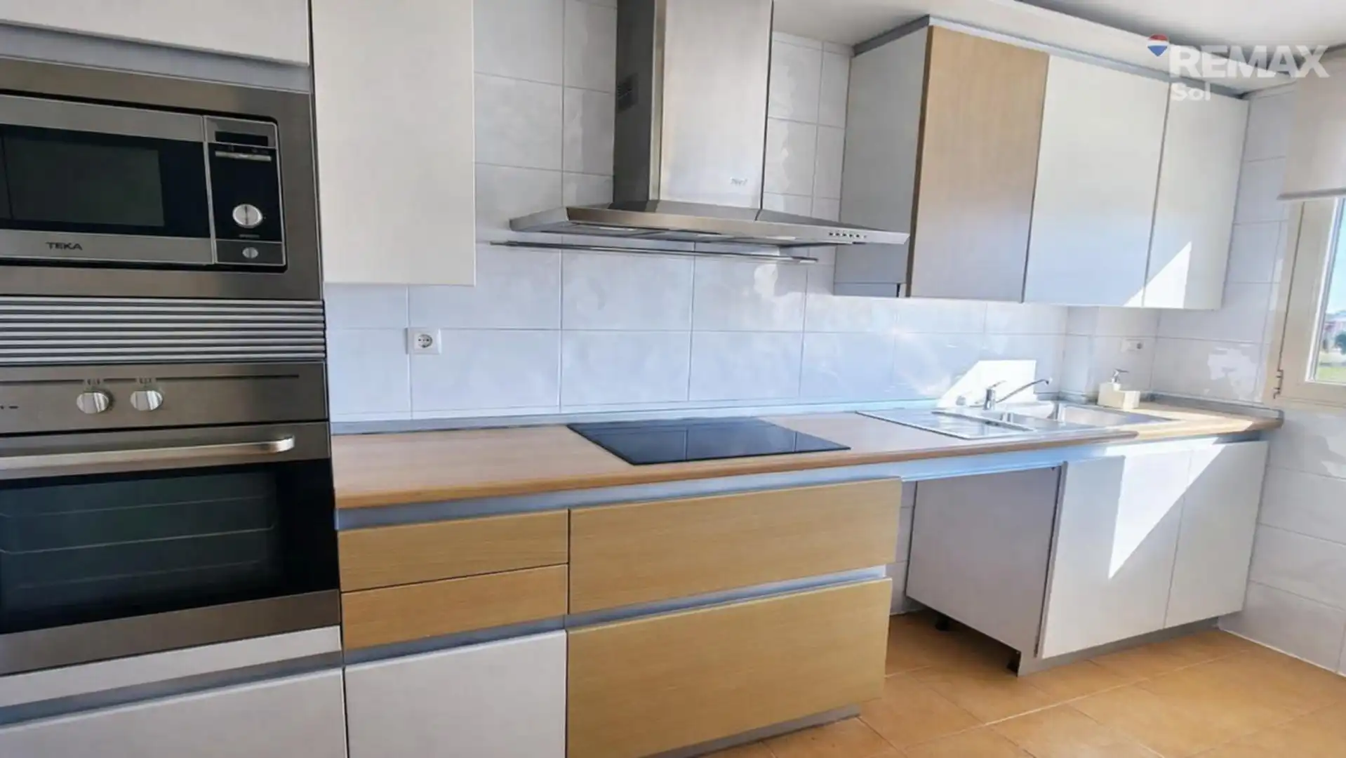 Küche von Wohnung zum Verkauf in Madrid mit Privatgarten, Parkett und Gemeinschaftspool