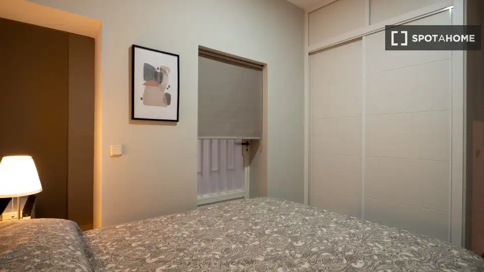 Dormitori de Apartament per a compartir en Madrid amb Aire condicionat, Calefacció i Terrassa