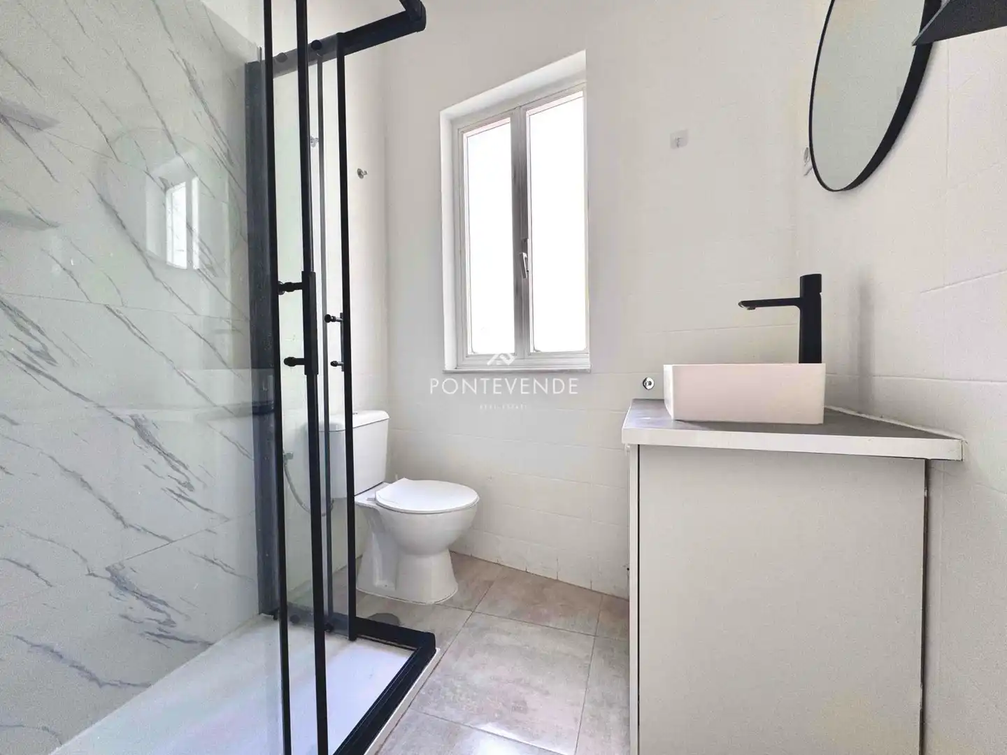 Bathroom of Flat for rent in Pontevedra Capital 