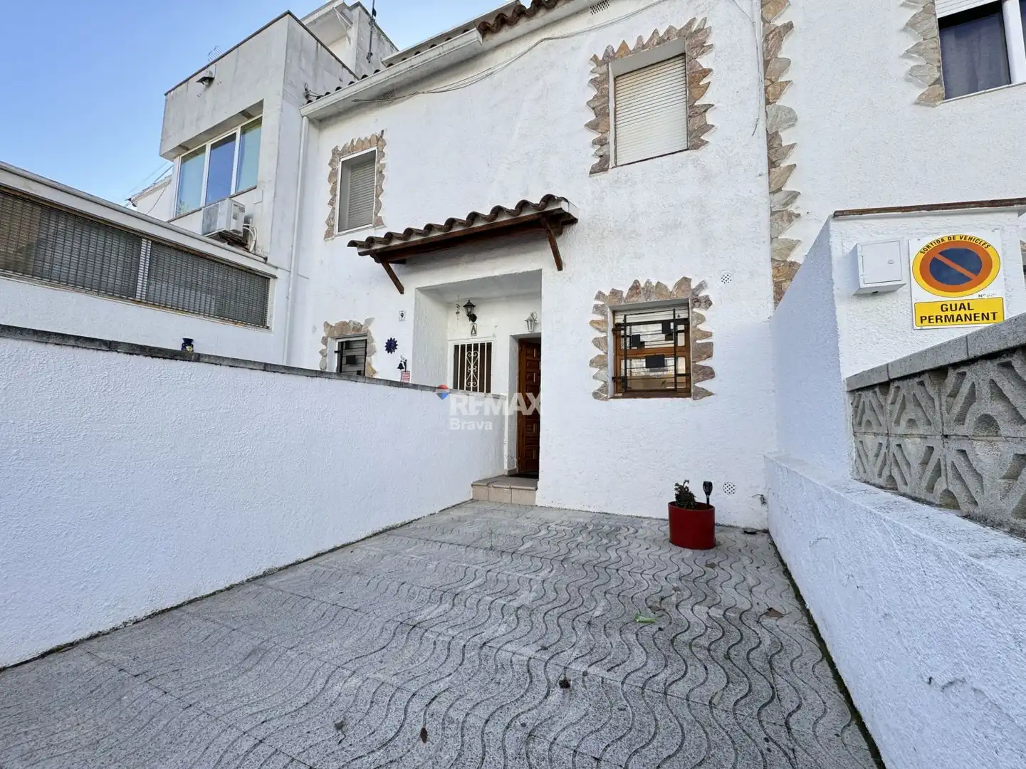 Vista exterior de Casa o chalet en venta en Empuriabrava con Terraza, Balcón y Piscina comunitaria