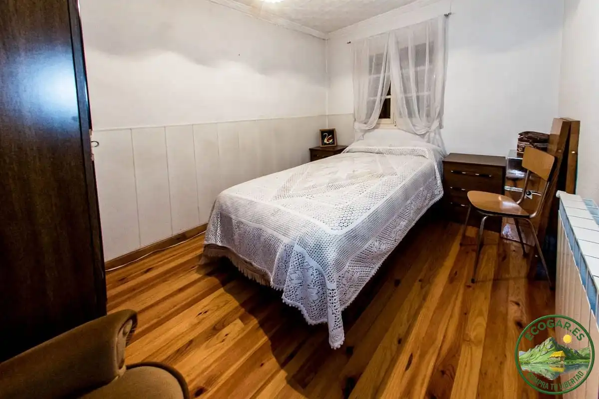 Schlafzimmer von Haus oder Chalet zum Verkauf in Corullón mit Heizung, Privatgarten und Parkett
