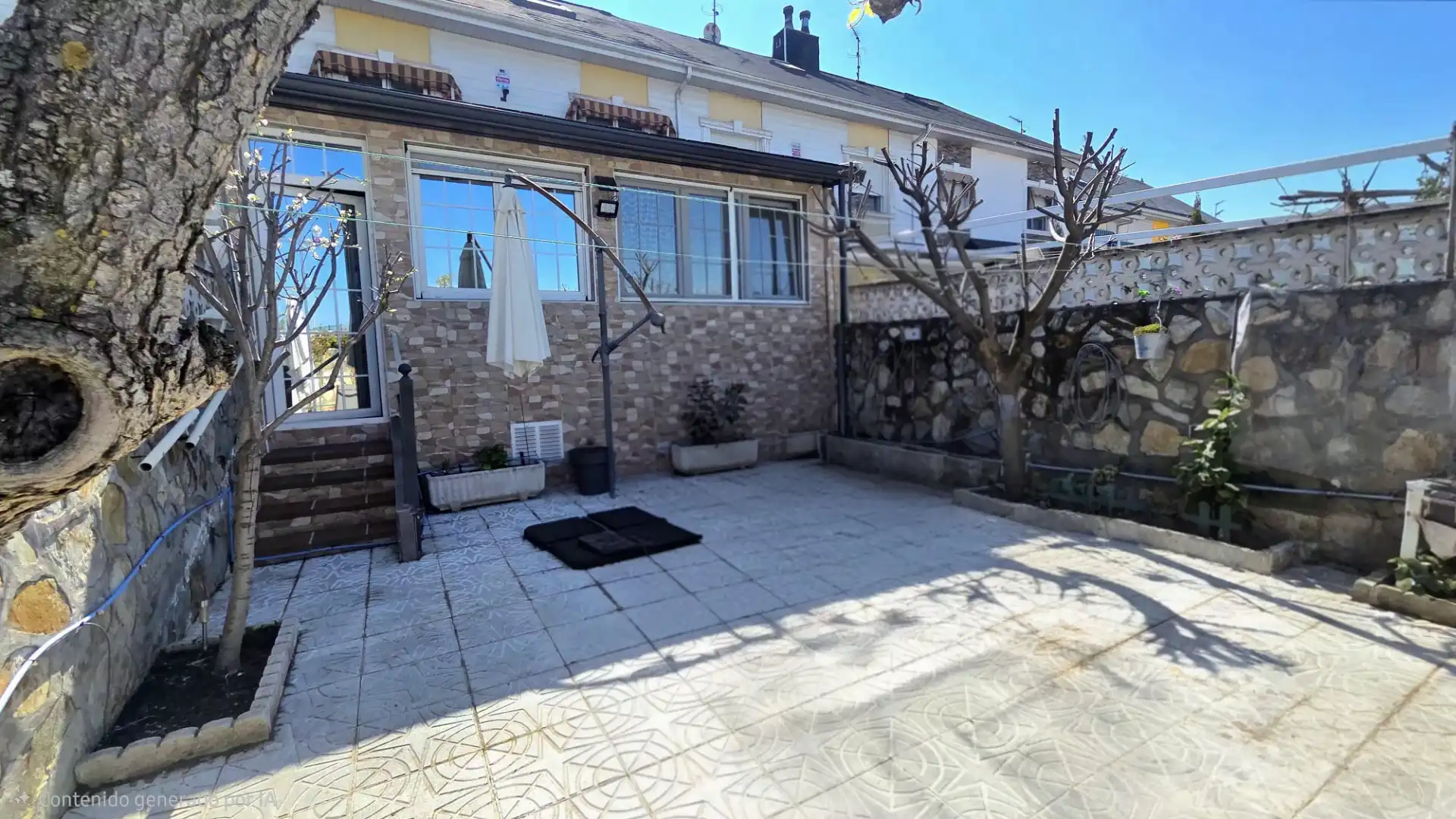 Vista exterior de Casa o xalet en venda en Parla amb Aire condicionat, Calefacció i Jardí privat