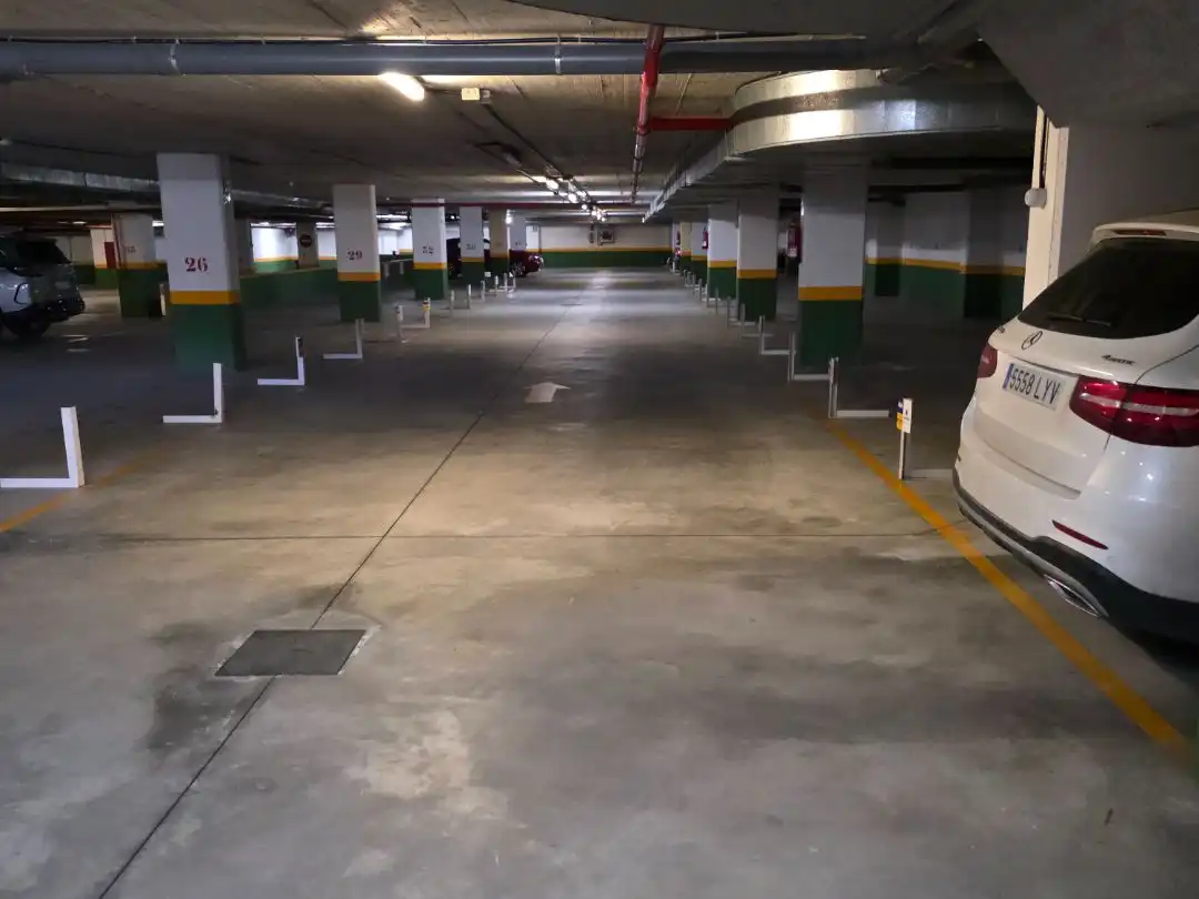 Parkplatz von Garage zur Miete in Alcalá de Henares mit Alarm