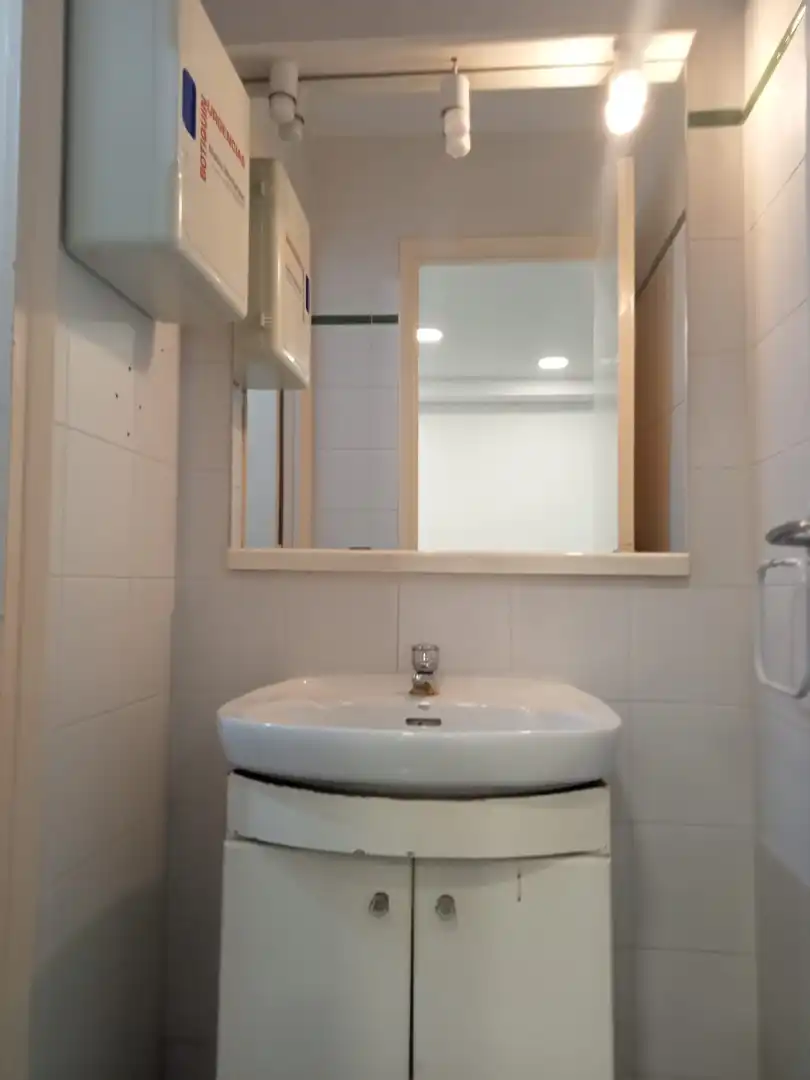Baño de Local de alquiler en Cornellà de Llobregat con Aire acondicionado