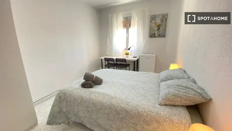 Habitación de Piso de alquiler en Madrid con Aire acondicionado, Calefacción y Amueblado