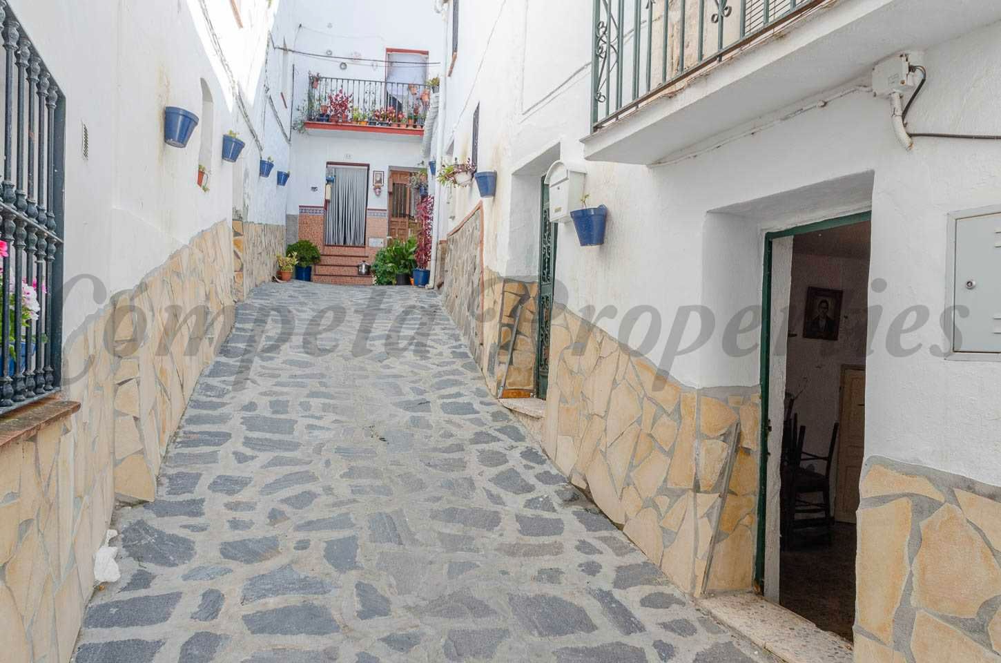 Vista exterior de Casa o xalet en venda en Árchez amb Terrassa i Traster