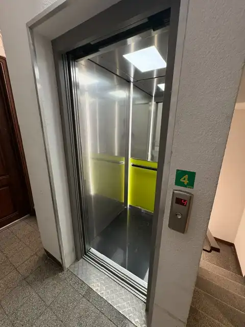 Wohnung zum Verkauf in Barcelona mit Klimaanlage, Heizung und Parkett