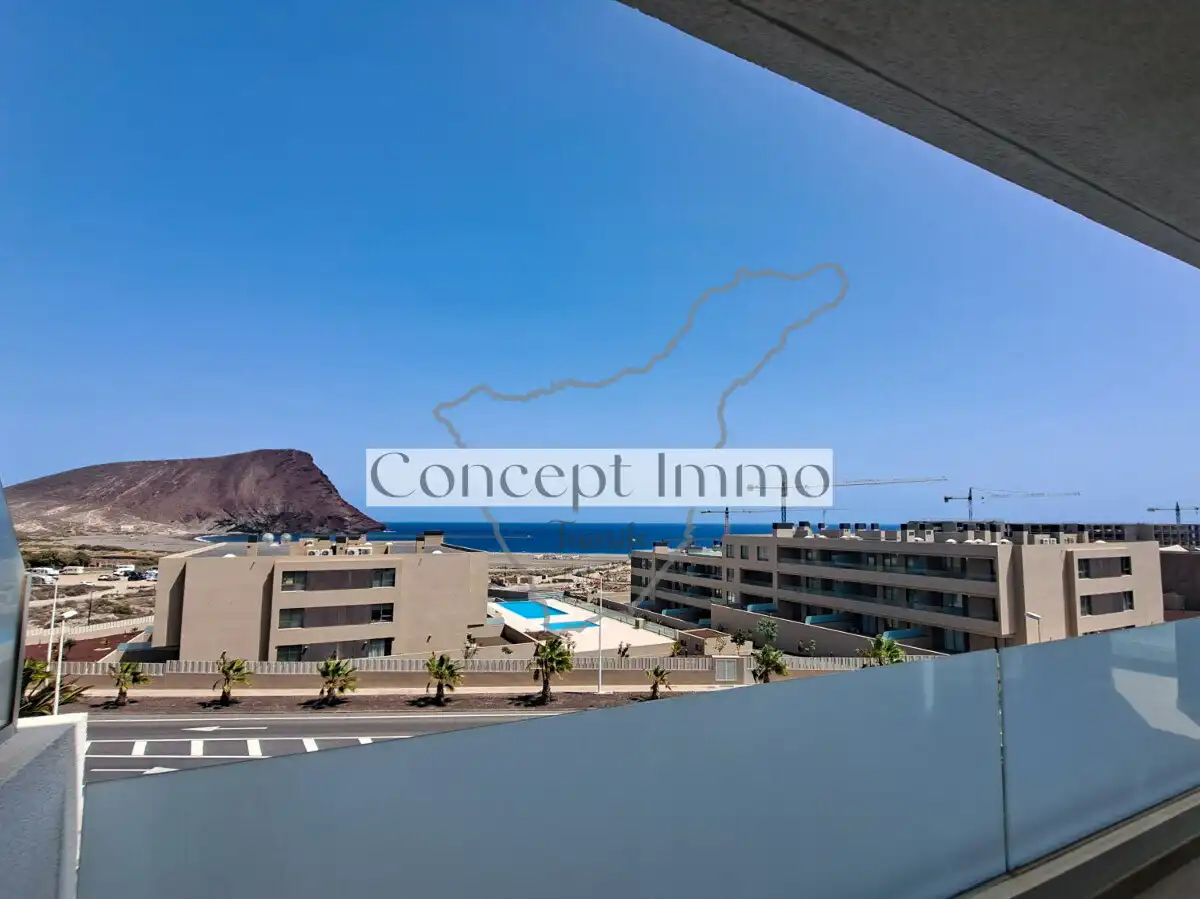 Vista exterior de Ático en venta en Granadilla de Abona con Terraza, Trastero y Piscina comunitaria