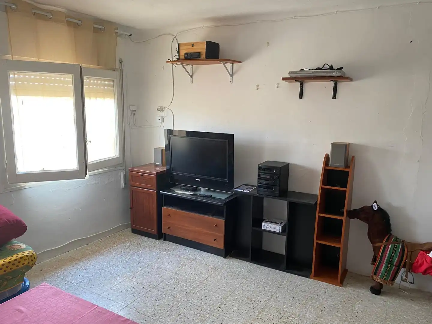 Sala d'estar de Finca rústica en venda en Villanueva de Jiloca amb Jardí privat