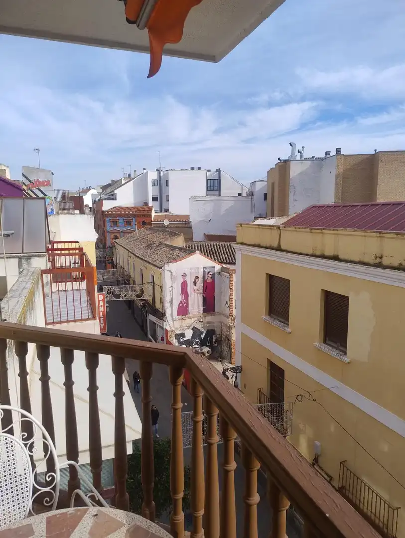 Vista exterior de Piso en venta en Ciudad Real con Calefacción, Terraza y Amueblado