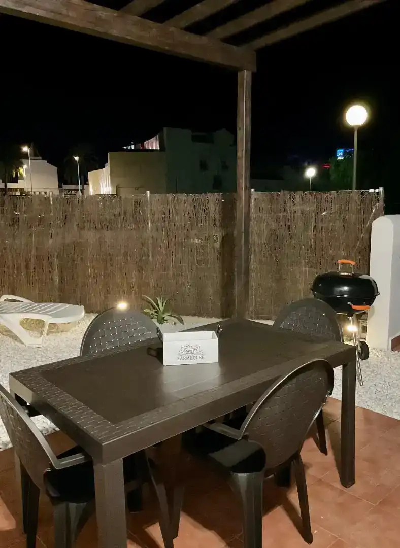 Terrassa de Apartament de lloguer en Vera amb Aire condicionat, Jardí privat i Piscina
