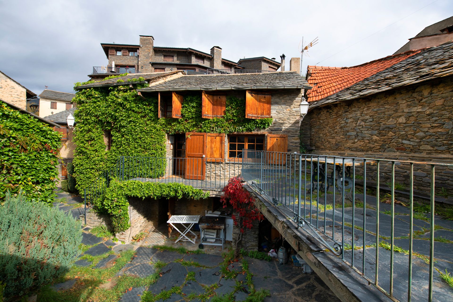 Exterior view of Country house for sale in Bolvir  with Heating, Private garden and Parquet flooring