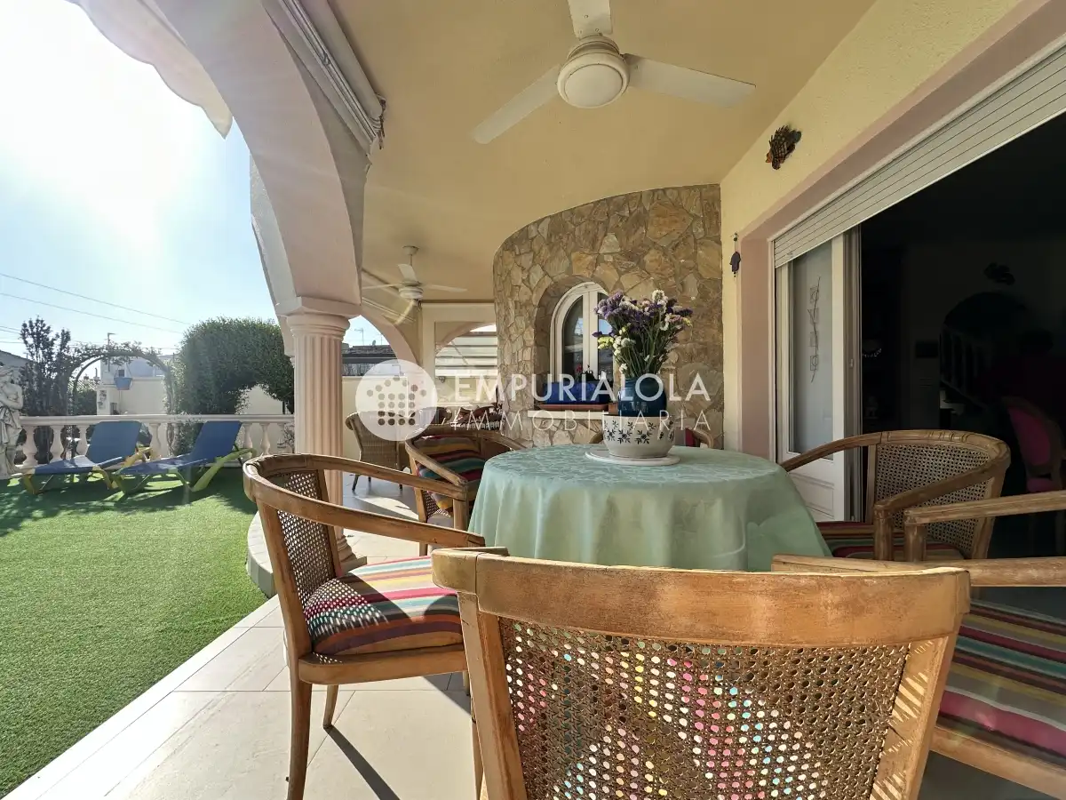 Terrassa de Casa o xalet en venda en Empuriabrava amb Aire condicionat, Jardí privat i Piscina