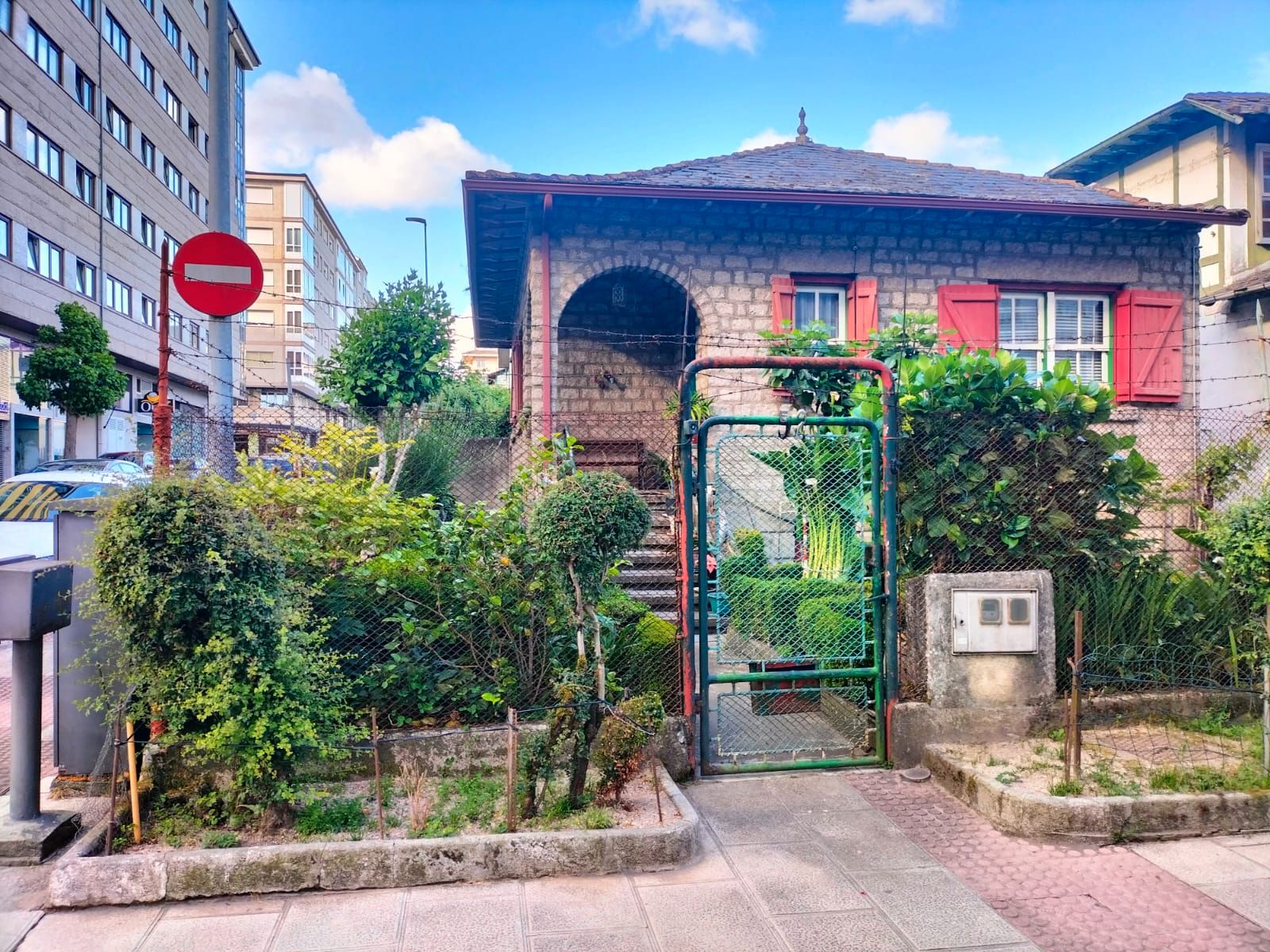 Exterior view of House or chalet for sale in Lugo Capital  with Private garden and Storage room