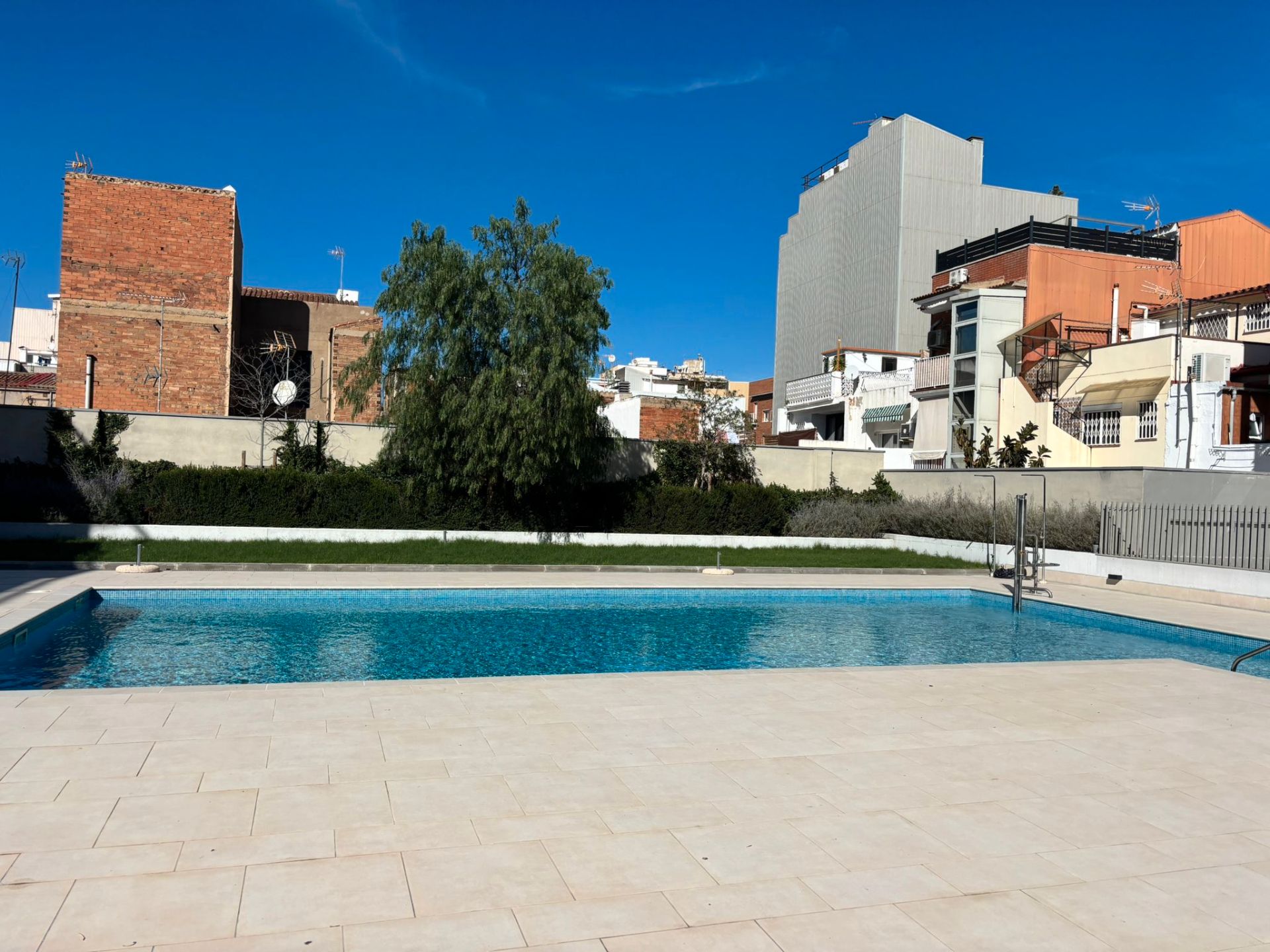 Swimming pool of Flat for sale in Badalona  with Air Conditioner, Heating and Parquet flooring