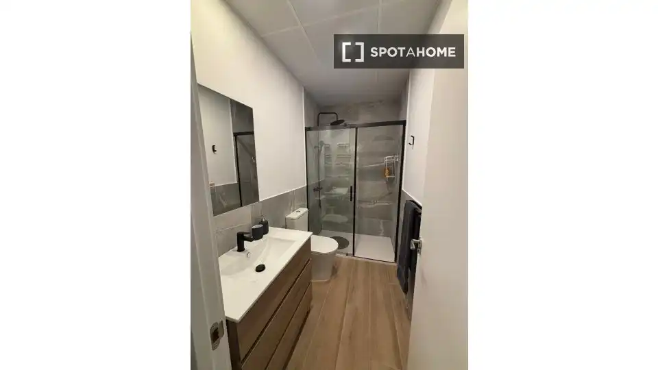 Baño de Piso de alquiler en Madrid con Aire acondicionado, Calefacción y Amueblado