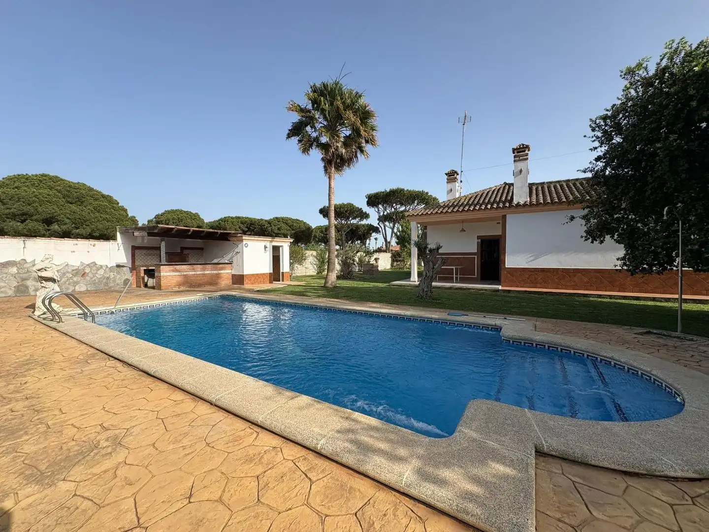 Piscina de Casa o chalet de alquiler en Chiclana de la Frontera con Aire acondicionado, Jardín privado y Piscina