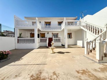 House with balcony for sale in Zafarraya