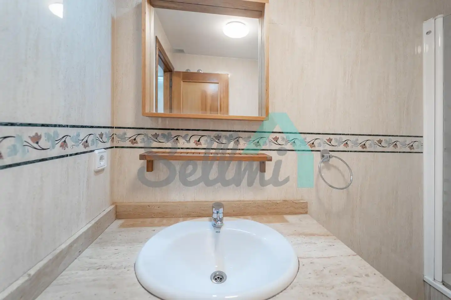 Bathroom of Flat for rent in Oviedo   with Heating, Parquet flooring and Storage room