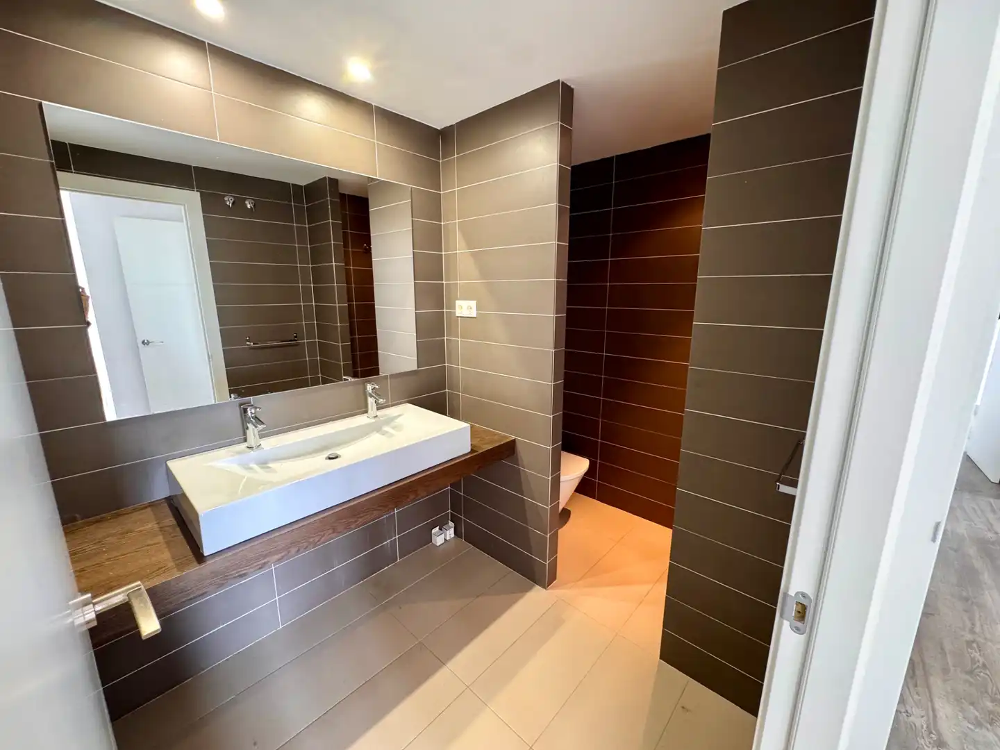 Baño de Casa adosada en venta en Mataró con Aire acondicionado, Calefacción y Jardín privado