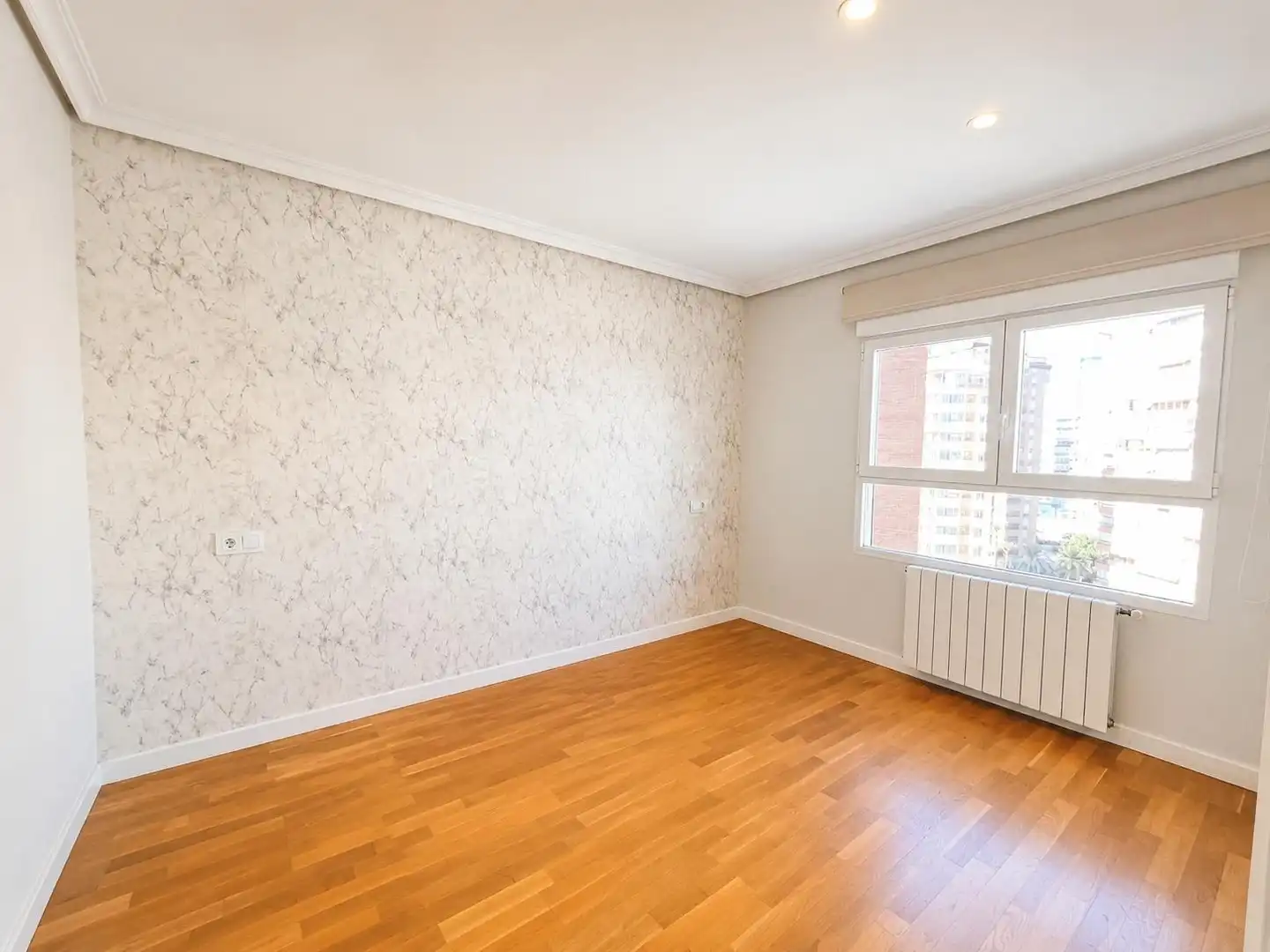 Habitación de Piso de alquiler en Benidorm con Aire acondicionado, Calefacción y Jardín privado