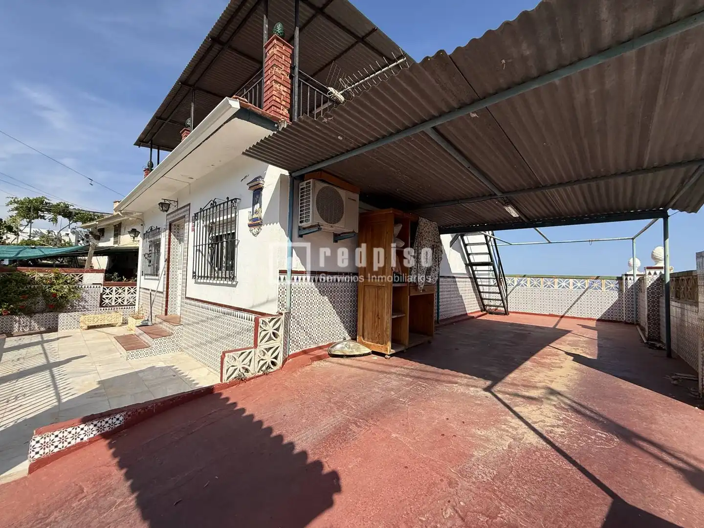 Vista exterior de Casa o xalet en venda en Málaga amb Terrassa