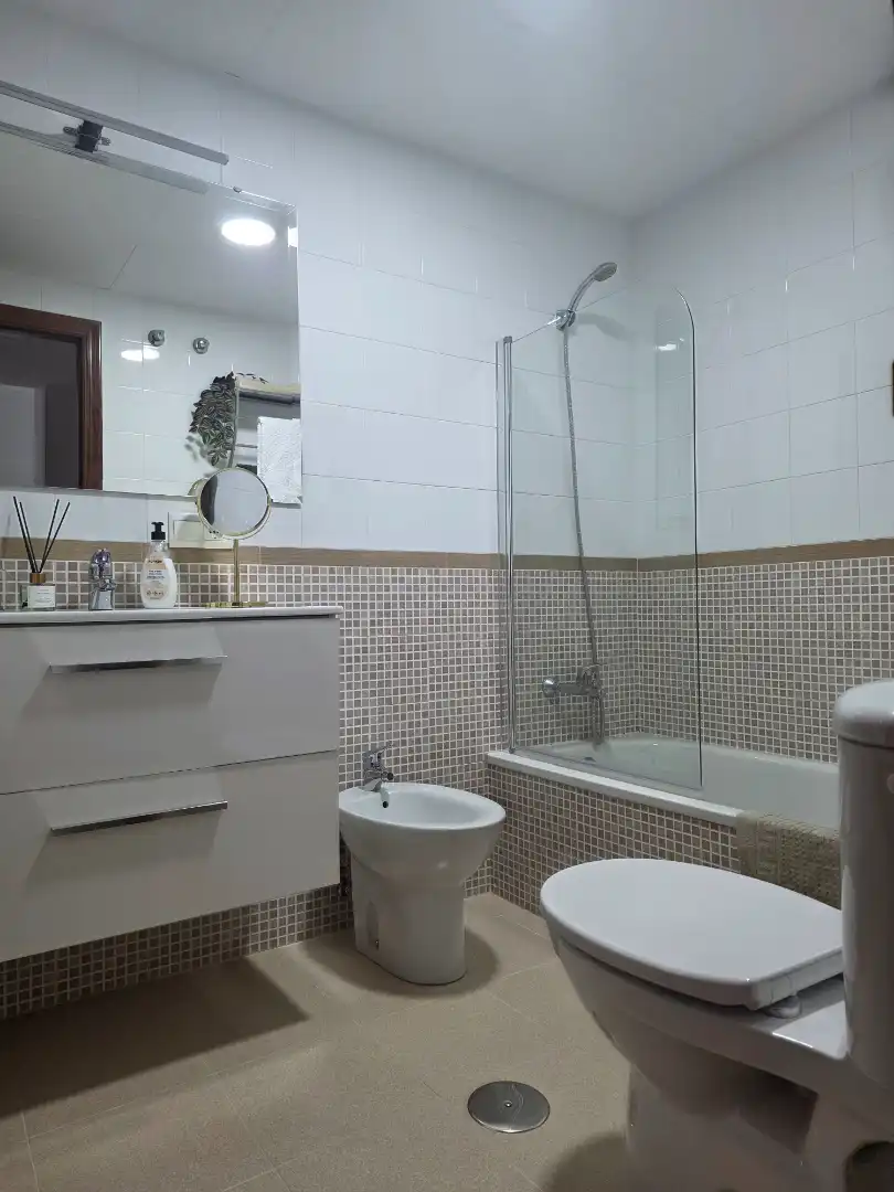 Baño de Casa adosada en venta en Utrera con Aire acondicionado, Jardín privado y Terraza