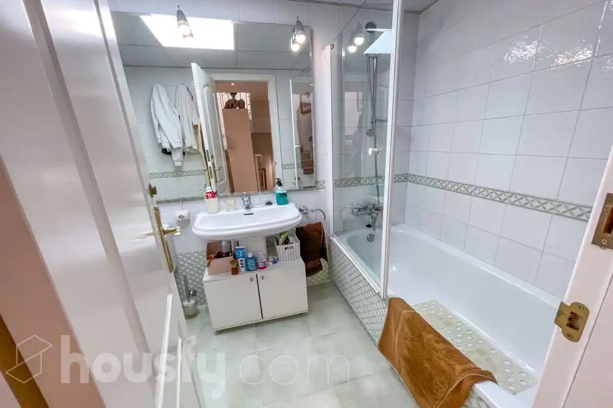 Bany de Casa o xalet en venda en Bormujos amb Aire condicionat, Jardí privat i Terrassa
