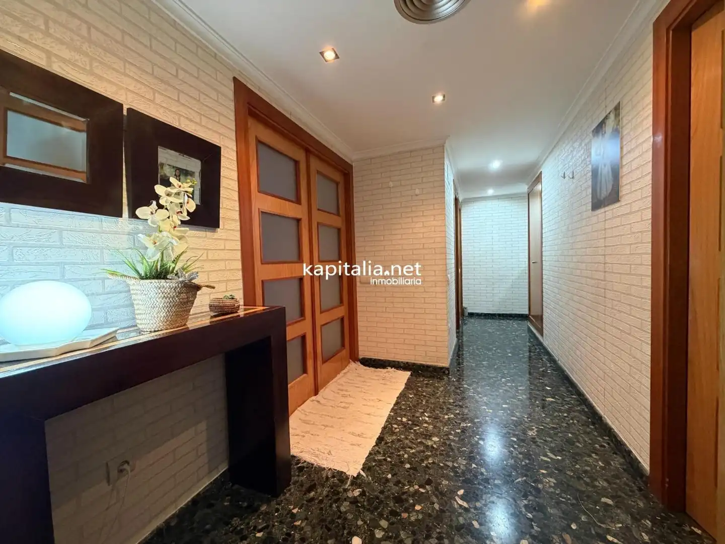 Piso con terraza en venta en Sant Josep - Zona Hospital, imagen 2