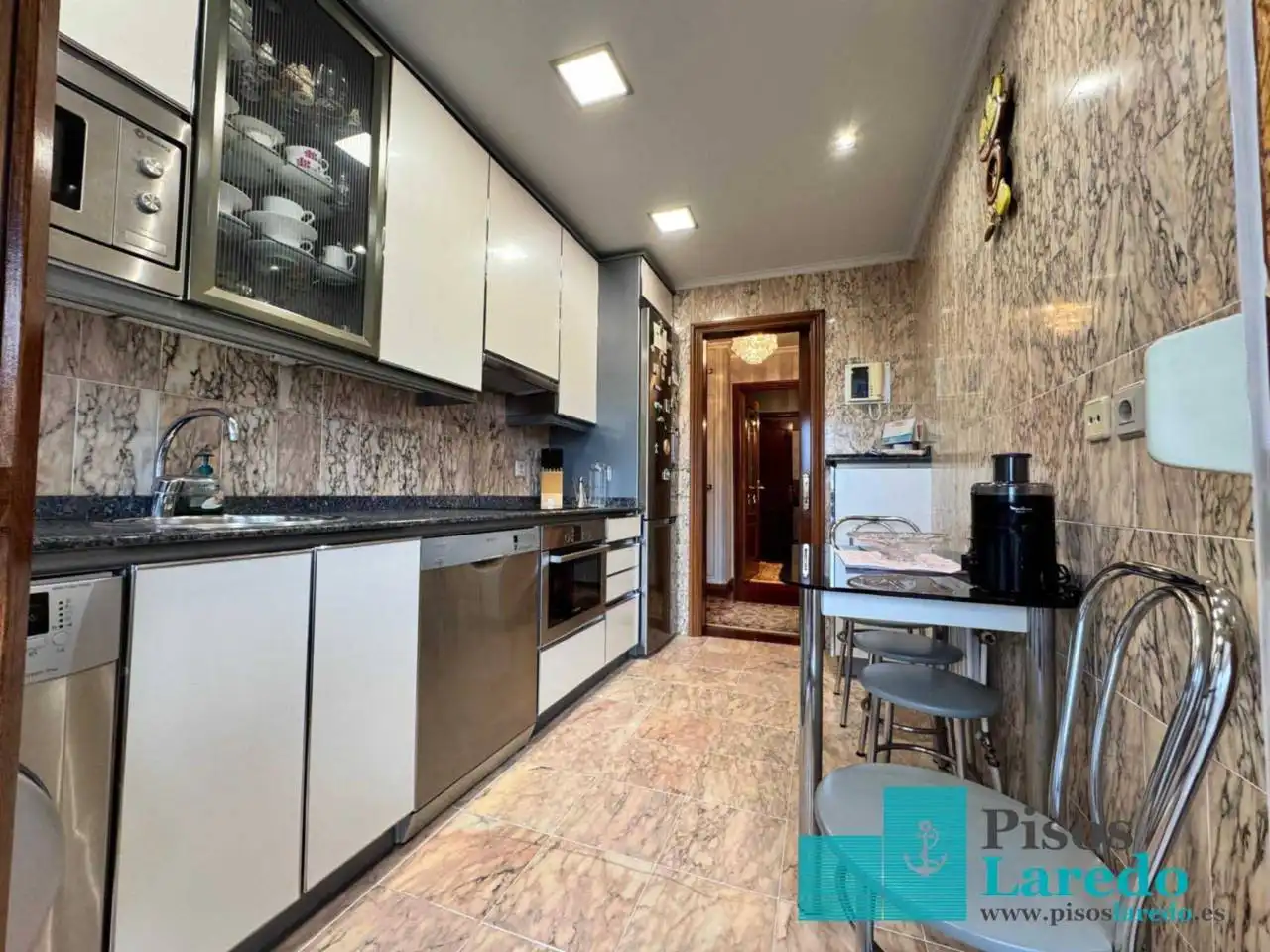 Flat for rent in Calle Marqués de Valdecilla, 8, Centro