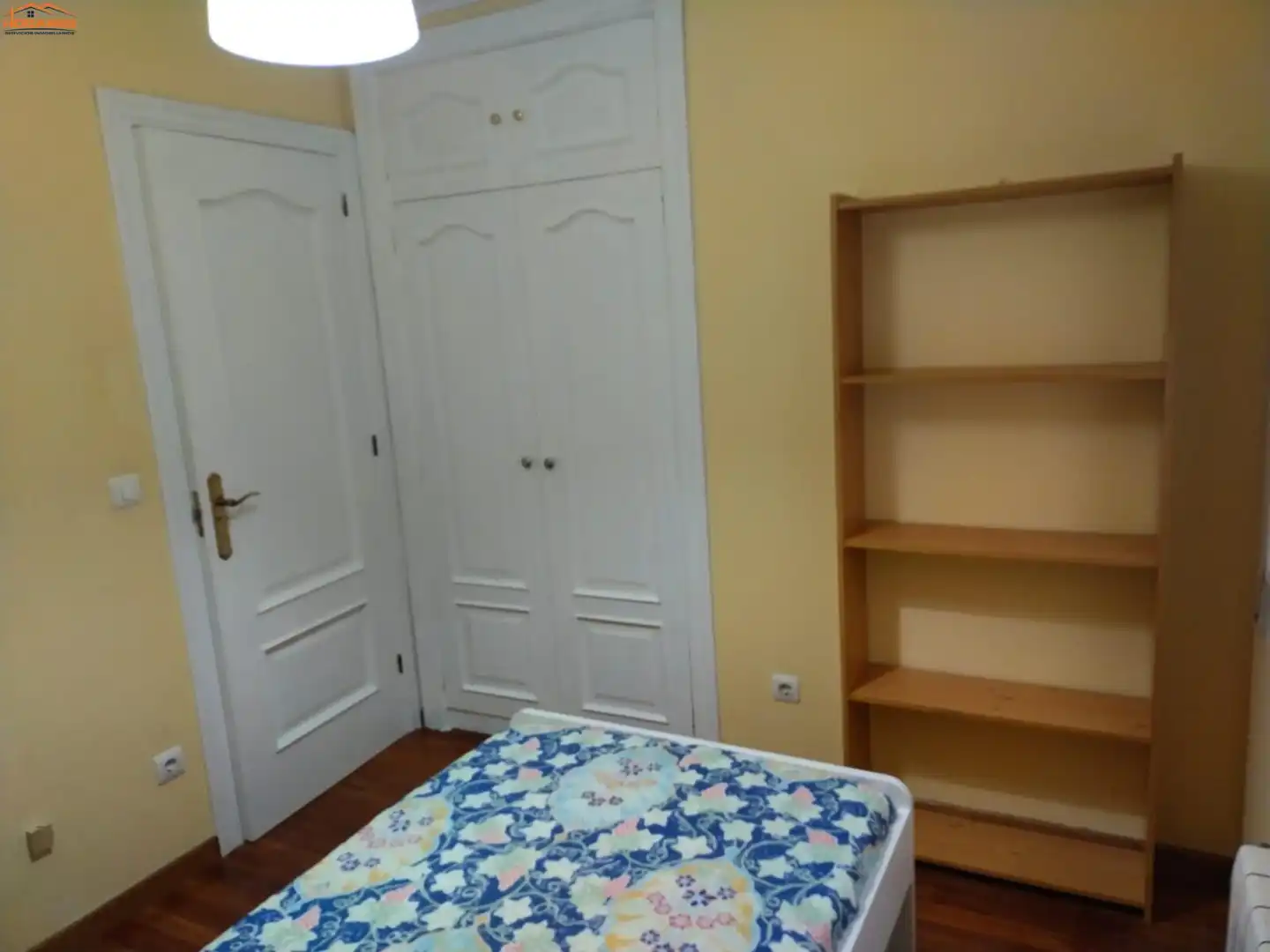 Habitación de Piso de alquiler en Vigo  con Calefacción y Amueblado