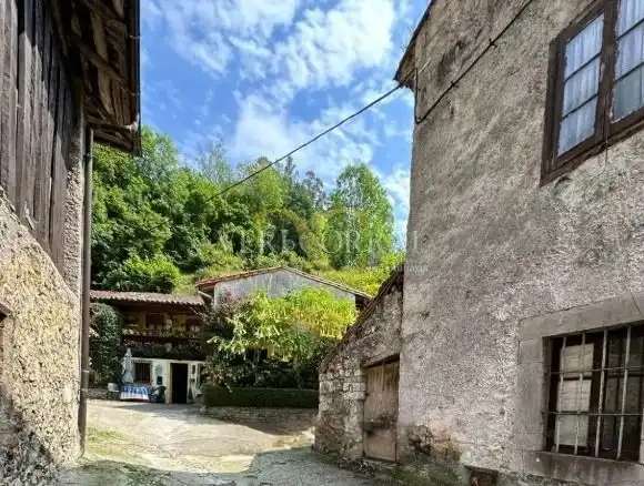 Vista exterior de Casa o xalet en venda en Llanes amb Jardí privat, Terrassa i Balcó