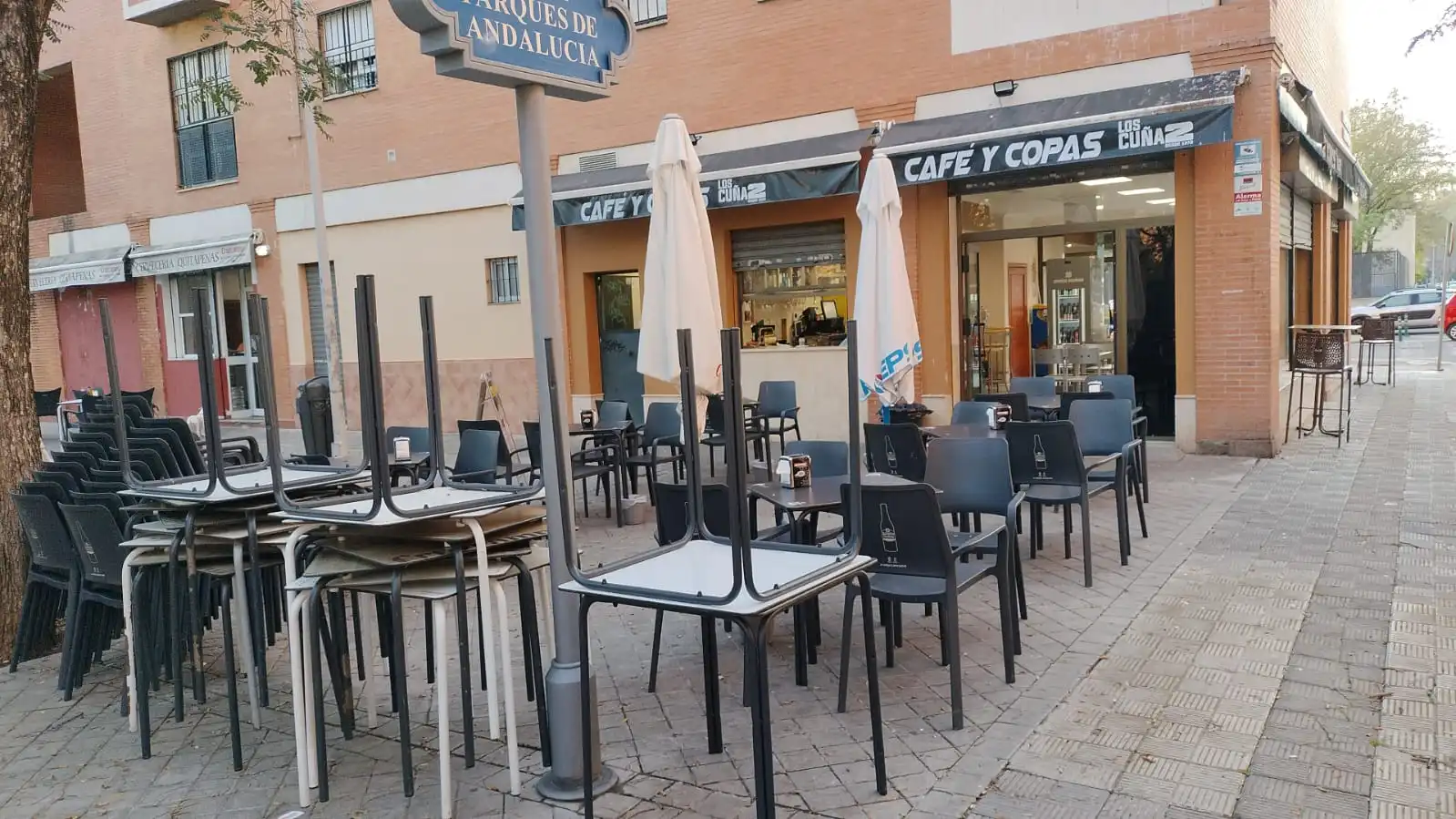 Geschaftsraum zur ubertragung in Sevilla mit Klimaanlage, Heizung und Terrasse