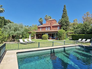 Villa mit Balkon zum Verkauf in Nueva Andalucía