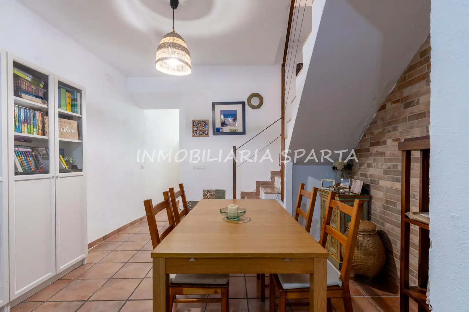 Casa adosada en venta en Gelves con Terraza, Horno y Lavadora