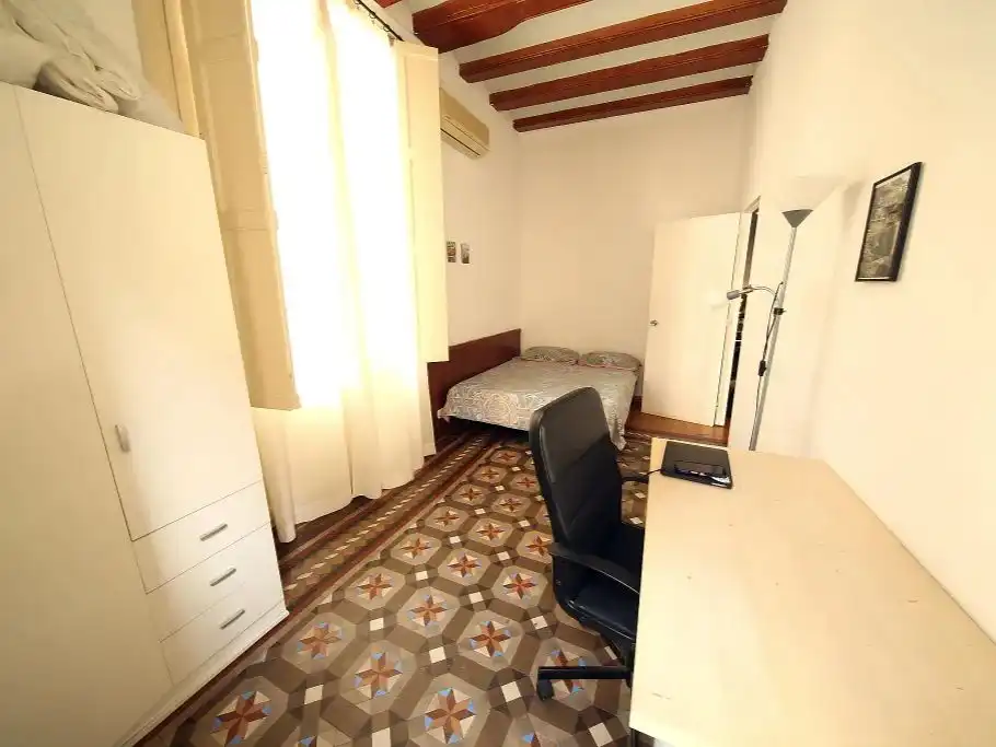 Habitación de Piso en venta en  Barcelona Capital con Aire acondicionado y Balcón
