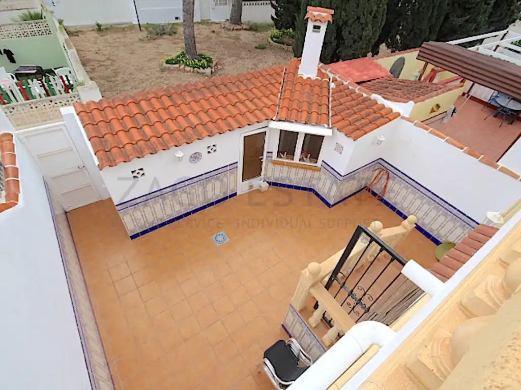 Vista exterior de Casa adosada en venta en La Nucia con Jardín privado, Amueblado y Horno