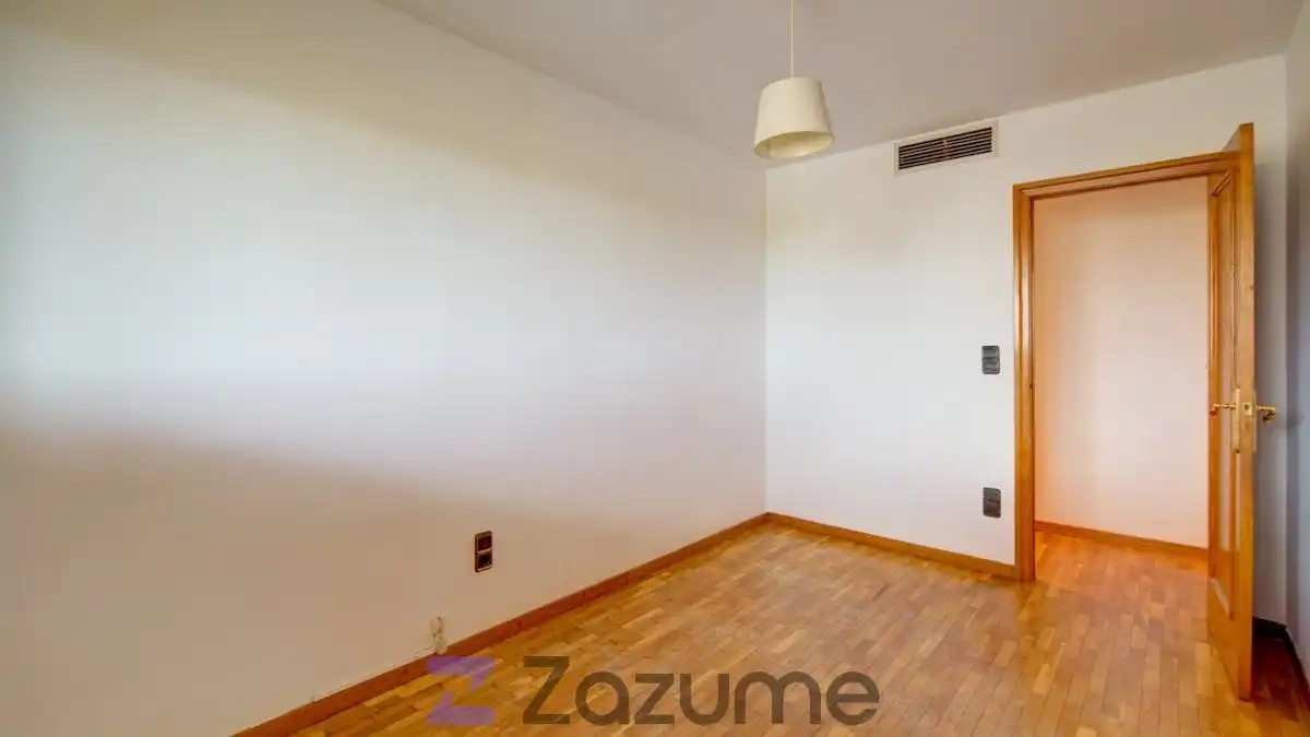 Dormitori de Pis de lloguer en Zaragoza amb Aire condicionat, Calefacció i Jardí privat