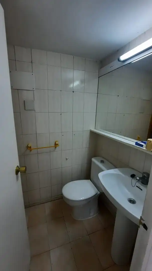Bathroom of Commercial properties for rent in Benidorm