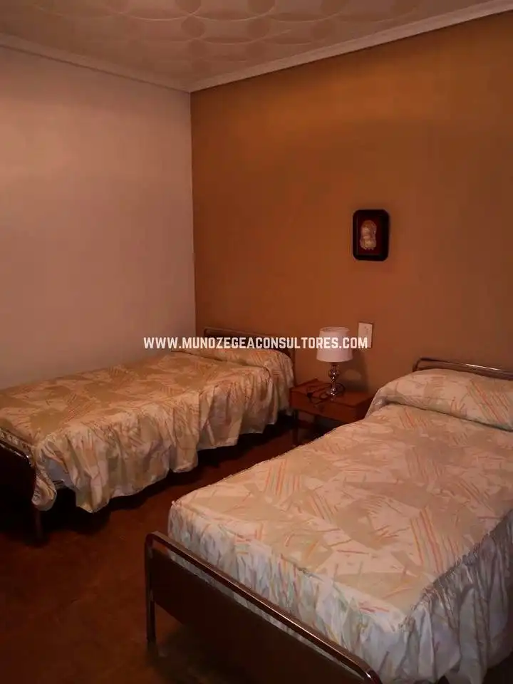 Habitación de Piso en venta en Lucena con Trastero y Amueblado