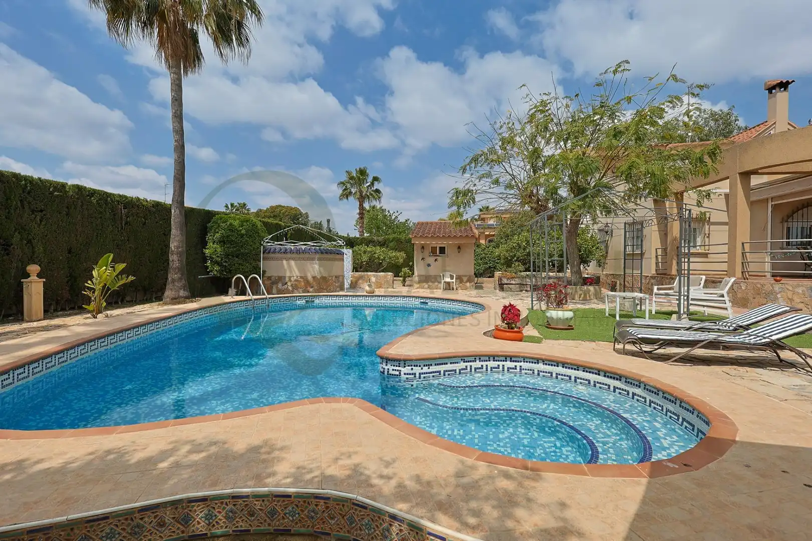 Piscina de Casa o xalet en venda en Alicante / Alacant amb Aire condicionat, Calefacció i Jardí privat
