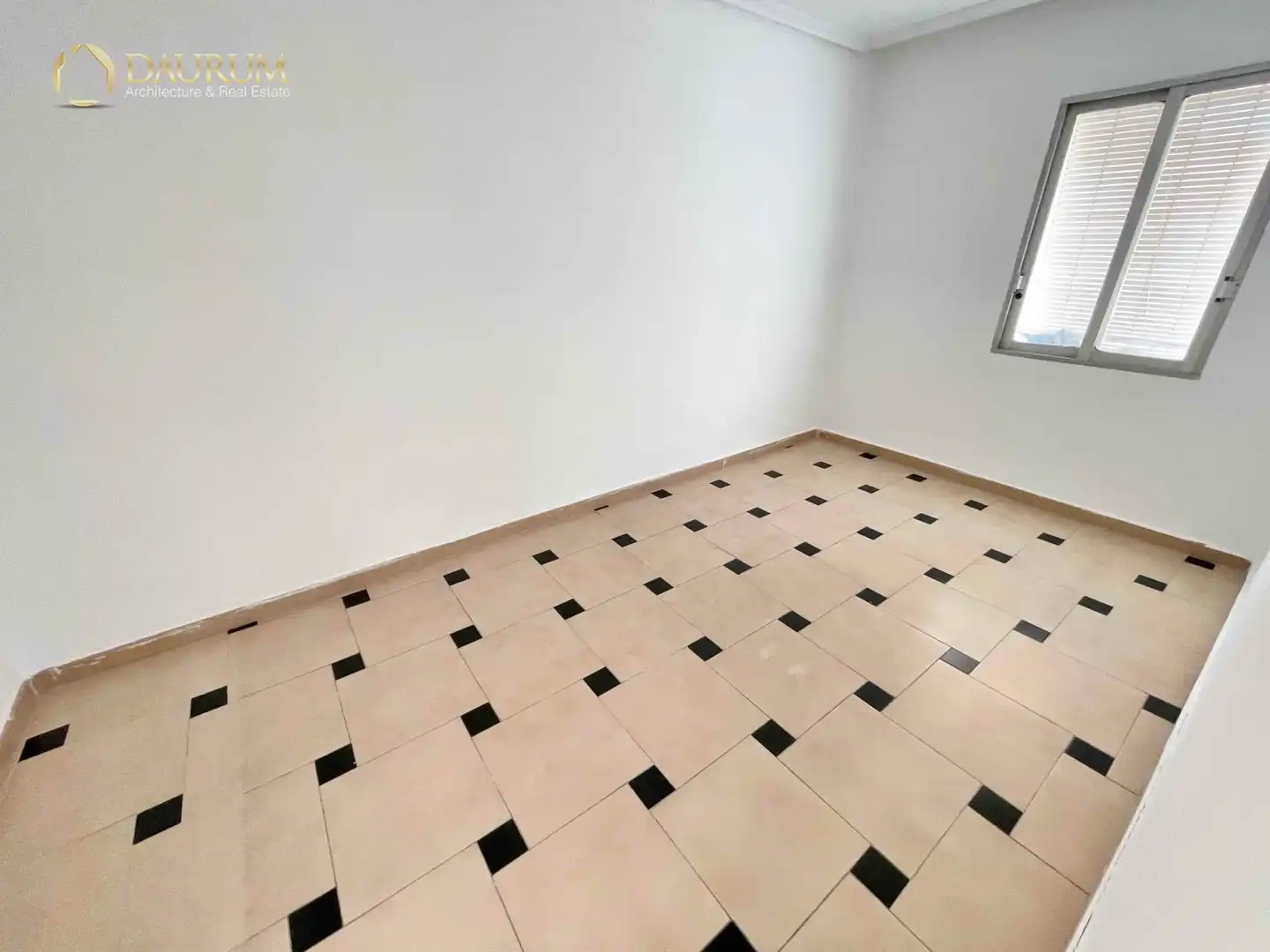 Flat for sale in Valencia  with Terrace and Storage room