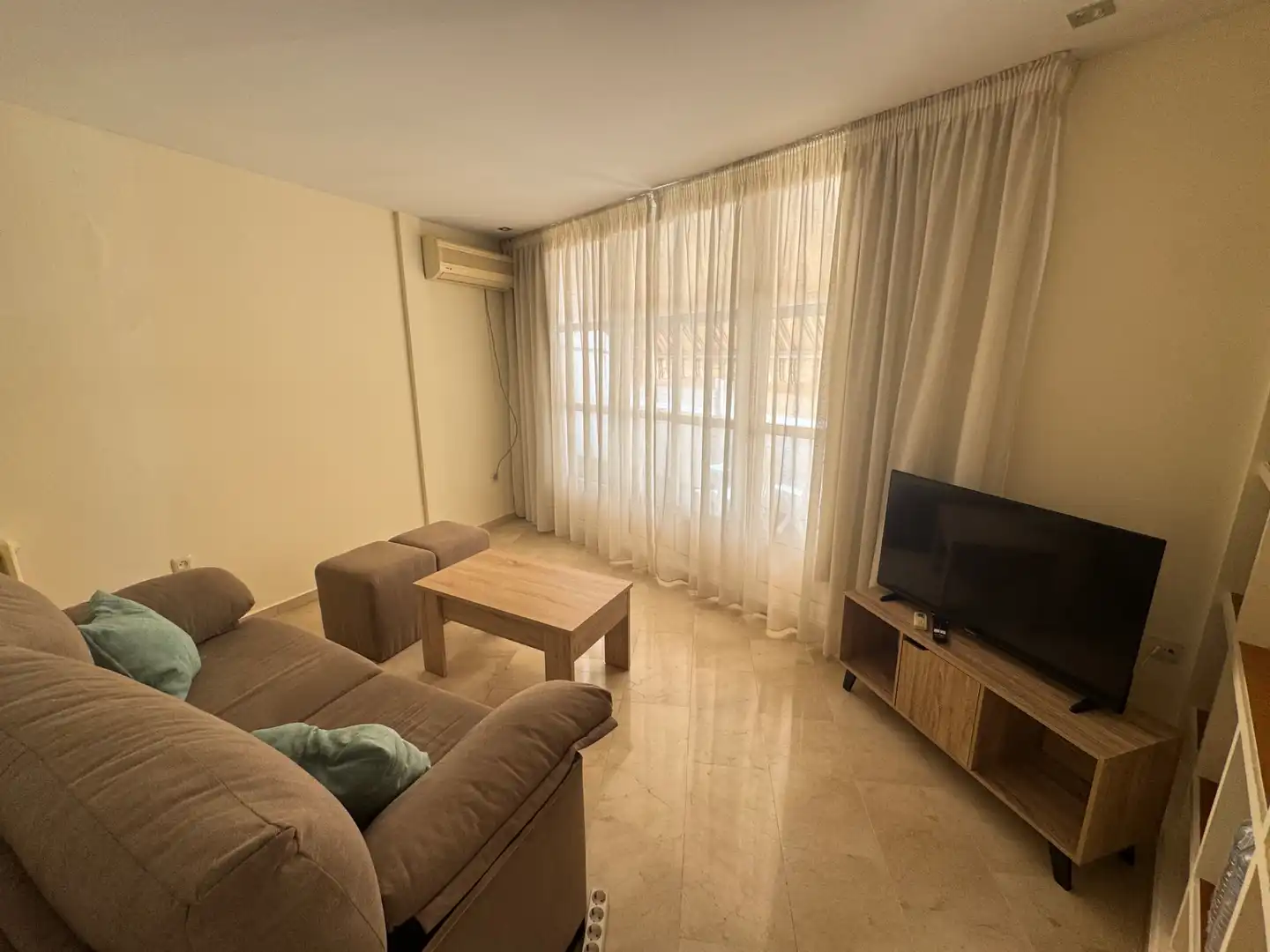 Living room of Flat for rent in Jaén  with Air Conditioner, Heating and Terrace