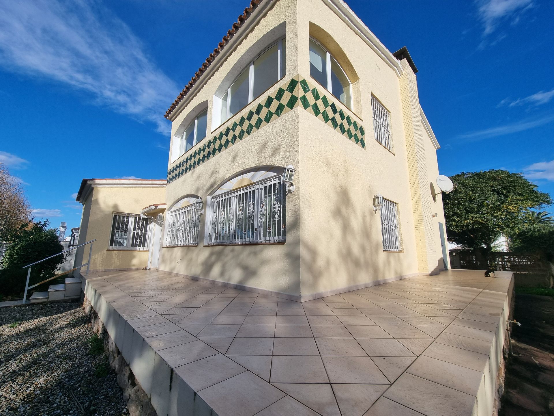 Vista exterior de Casa o xalet en venda en Empuriabrava amb Calefacció i Jardí privat