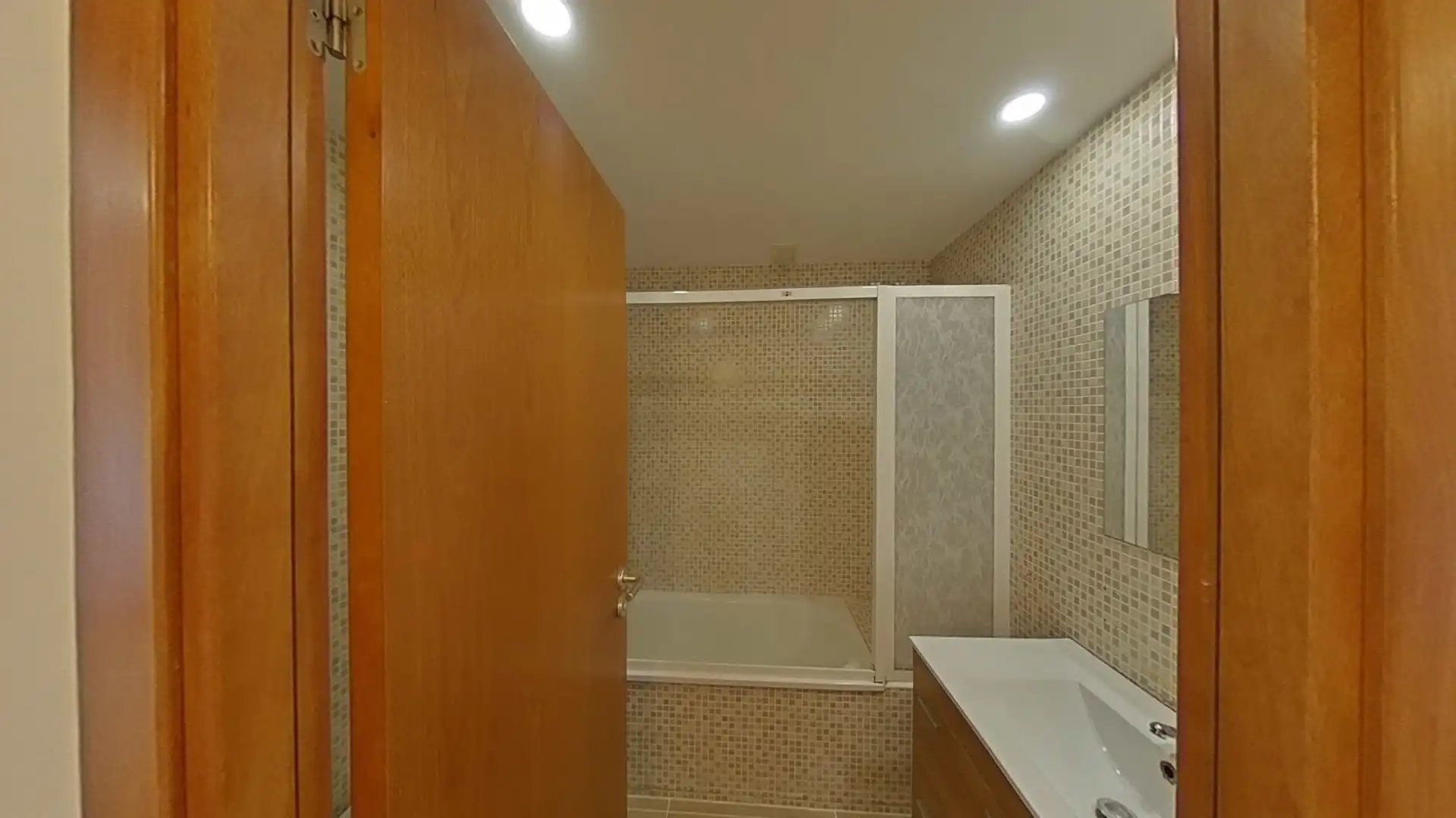 Bathroom of Duplexes for sale in Terrassa  with Swimming Pool