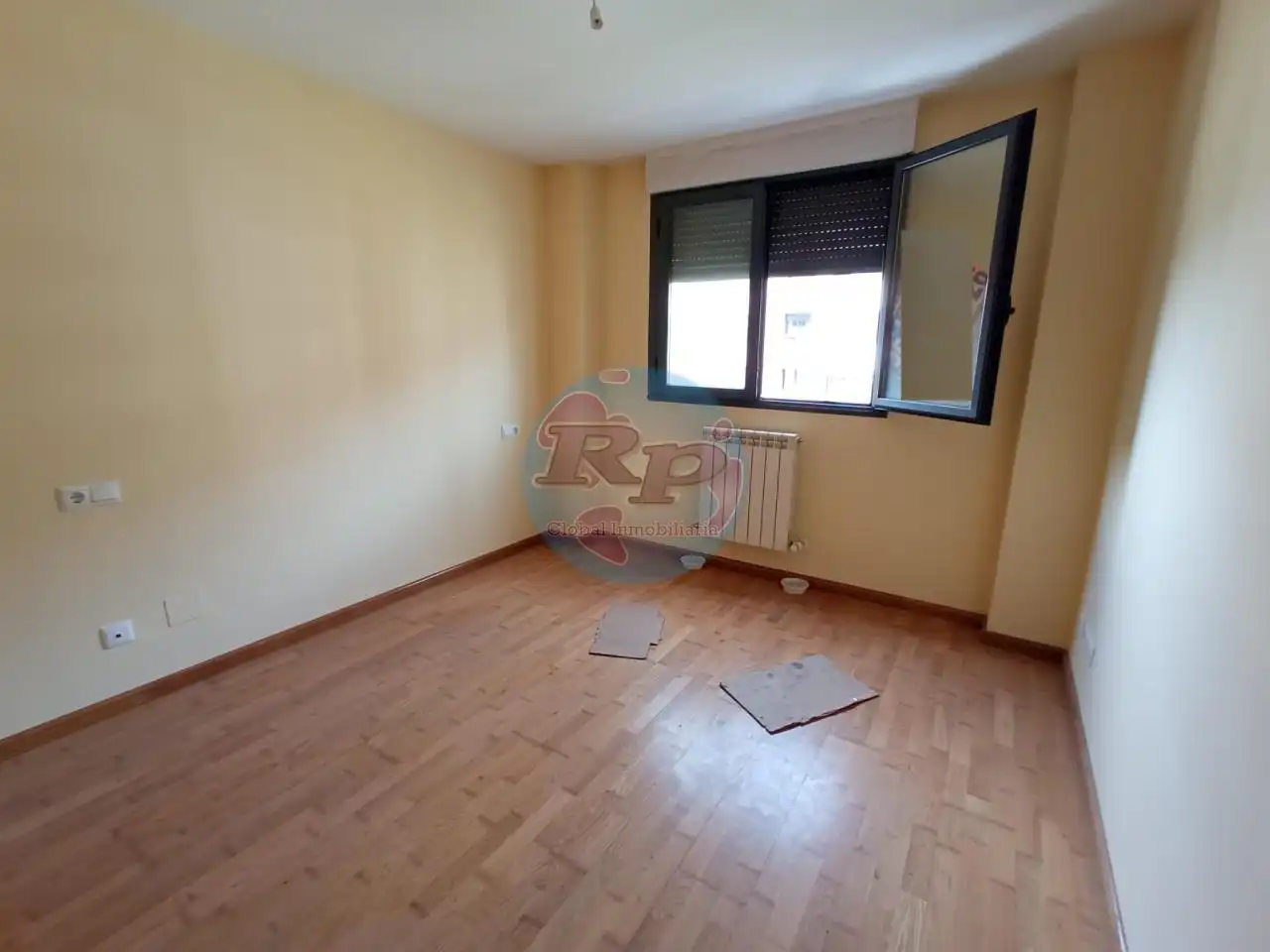 Habitación de Piso en venta en León Capital  con Calefacción, Parquet y Terraza