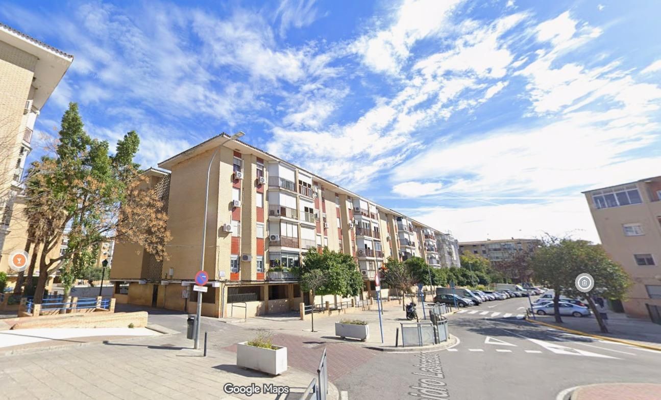 Vista exterior de Pis en venda en Mairena del Aljarafe amb Terrassa i Balcó