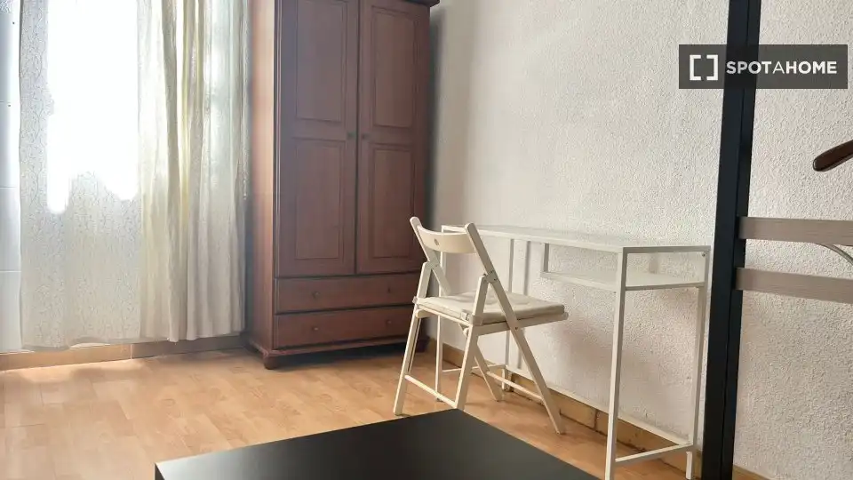 Bedroom of Flat for share in Córdoba  with Air Conditioner, Heating and Terrace