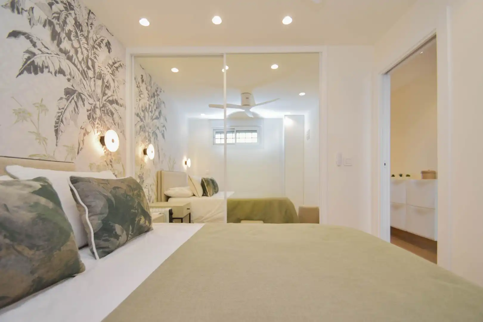 Bedroom of Flat for sale in Almuñécar  with Parquet flooring, Terrace and Furnished